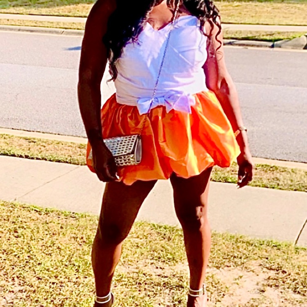 Mini puff skirt. Also available in black in other listing